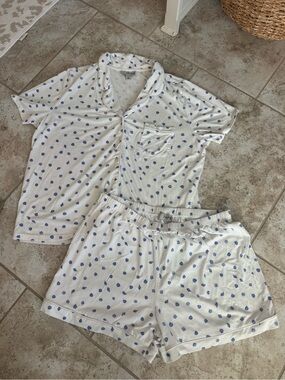 Como sleep White Pajama Set with Blue seashell print